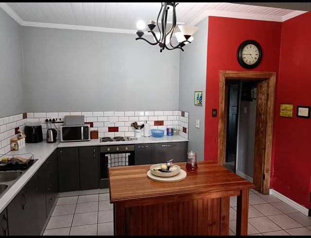 3 BEDROOM HOUSE FOR SALE IN GEORGE CENTRAL